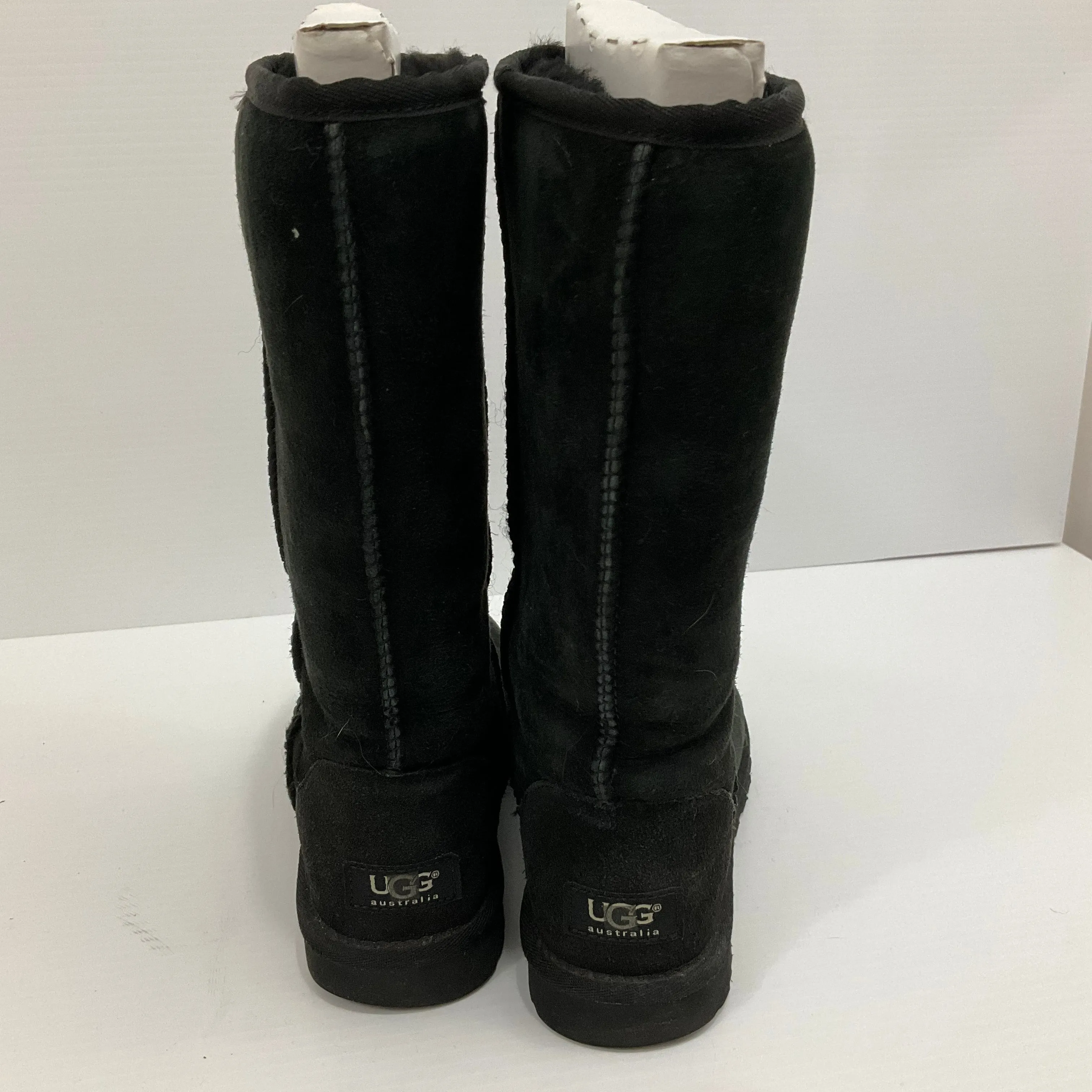 Boots Snow By Ugg  Size: 6