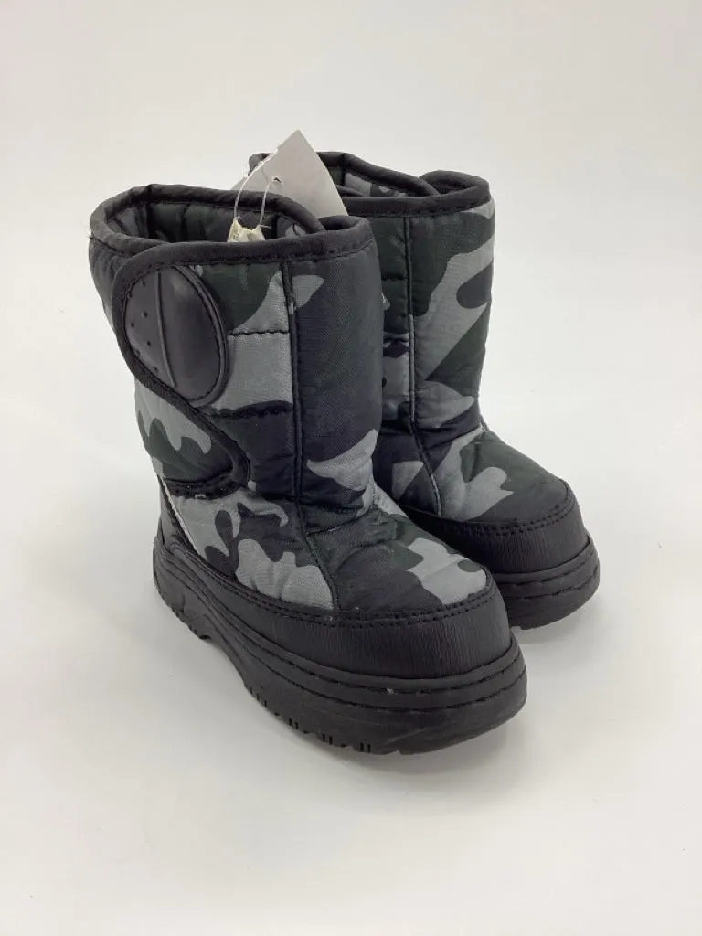 brandless Child Size 6 Toddler Camo Rain/Snow Boots