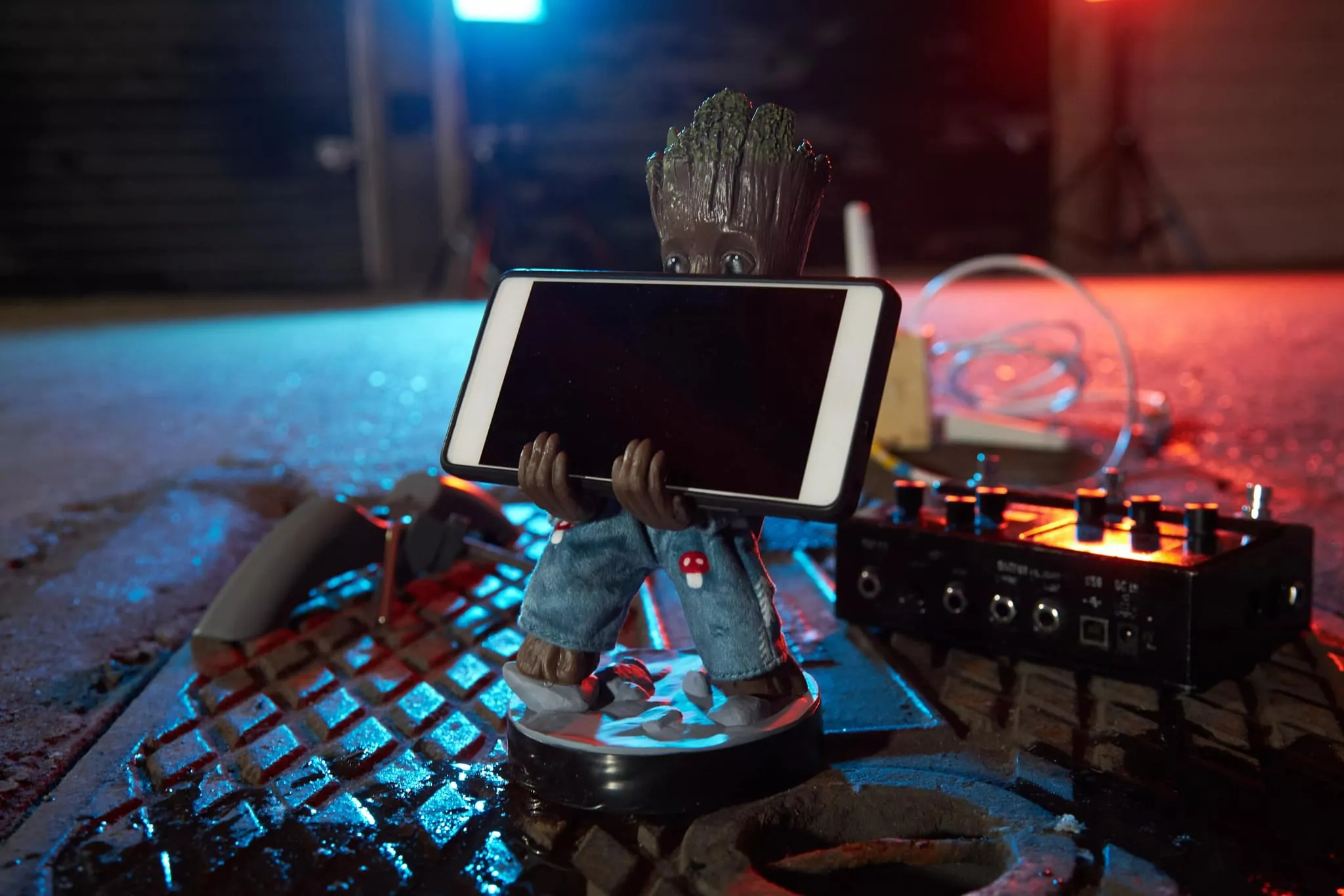 Guardians of The Galaxy: Toddler Groot in Pajamas Cable Guys Original Controller and Phone Holder