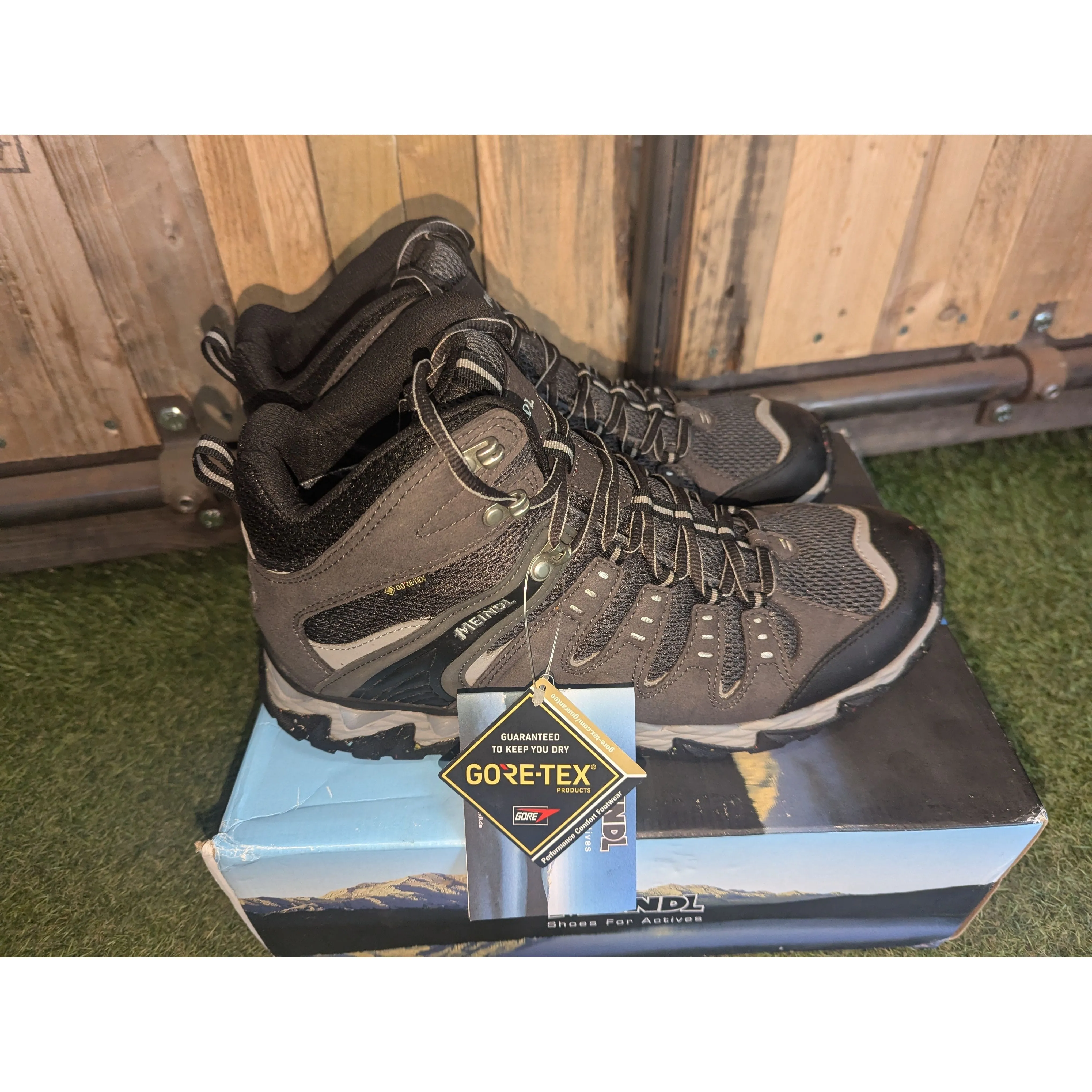 Meindl Respond Mid II GTX Walking Boots - Anthracite/Grey (Ex-Demo)